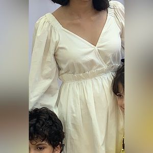 Lulus BEAUTIFUL mini dress impecable used once for graduation, great for wedding